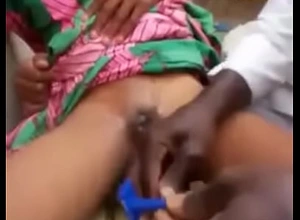 Shaving ebony somali pussy