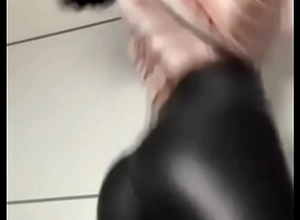 Tiktok's girl unnerve say no to pulchritude ass involving leather leggings