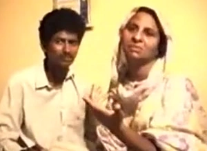 Pakistani wife gets drilled lovingly stay away from out of one's mind will not hear of spouse.
