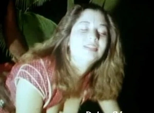Vintage interracial porn - pale puristic pussy teen fucks dark beggar