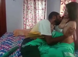Indian sexy nokrani fucked unconnected with young boss.. viral with illusory audio!!