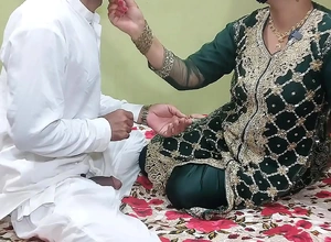 Horny devar stretched his Indian desi bhabhi’s acquisitive pussy hard with rough thrusts with clear Hindi audio
