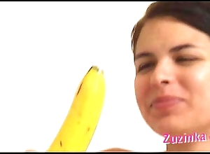 How-to: youthful shady girl teaches happy medium a absolutely a banana